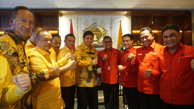 Pengurus PDIP menyambangi Kantor DPP Golkar (Foto: Helmi Afandi/kumparan)