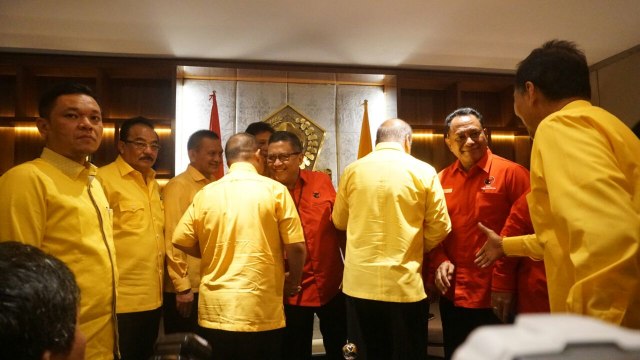Pengurus PDIP menyambangi Kantor DPP Golkar (Foto: Helmi Afandi/kumparan)