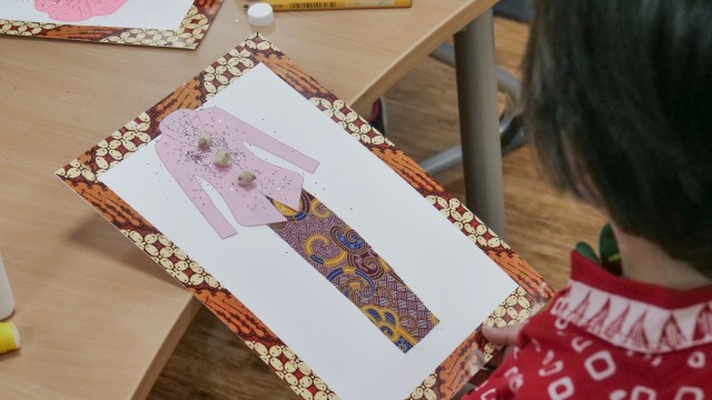 Workshop kostum miniatur batik. (Foto: dok. JIS Elementary School)