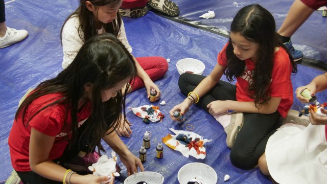 Workshop batik jumputan di JIS Elementary School. (Foto: dok. JIS Elementary School)