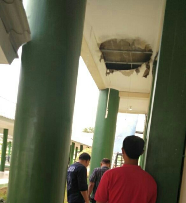 Berita Lampung | Heboh, Plavon RSUD Pringsewu Ambrol Menimpa Keluarga Pasien. (1)