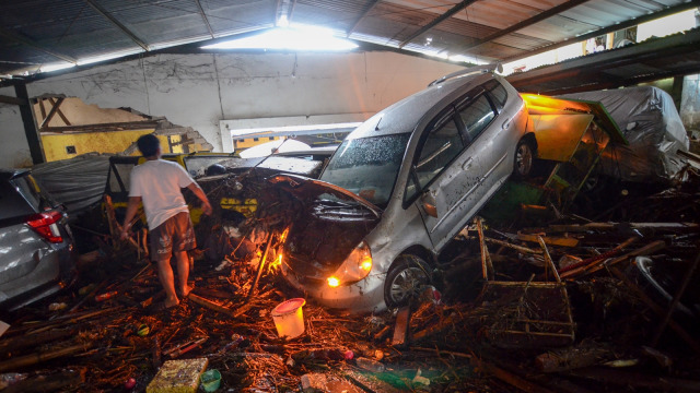 Banjir di Bandung. (Foto: Antara/Raisan Al Farisi)