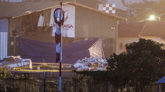 Pesawat Latih Jatuh di Cilacap (Foto: Idhad Zakaria/Antara)