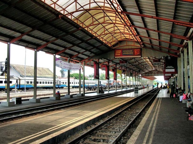 Membandingkan Ongkos Mudik dengan Pesawat, Bus dan Kereta