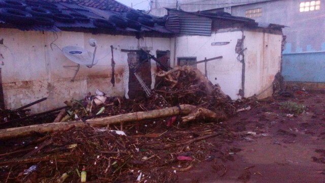 Banjir di Cicaheum dan Cikutra. (Foto: dok. Basarnas Bandung)