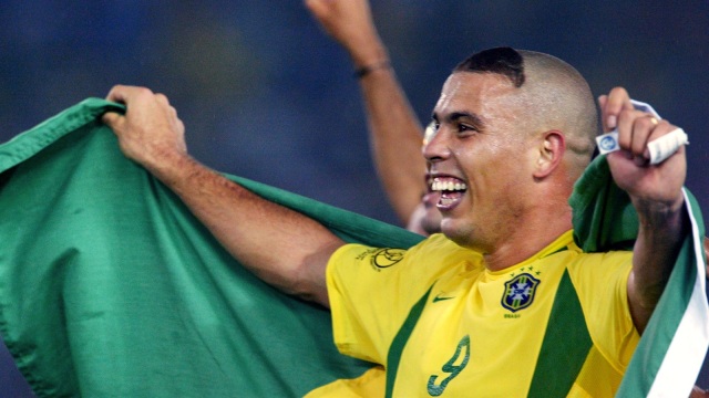Ronaldo di Piala Dunia 2002. (Foto: Patrick Hertzog/AFP)