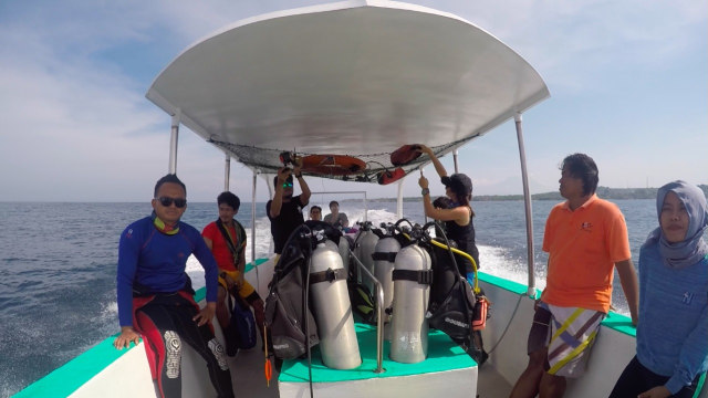 Menuju lokasi terumbu karang di Mangrove Point (Foto: Intan Alfitry Novian/kumparan)
