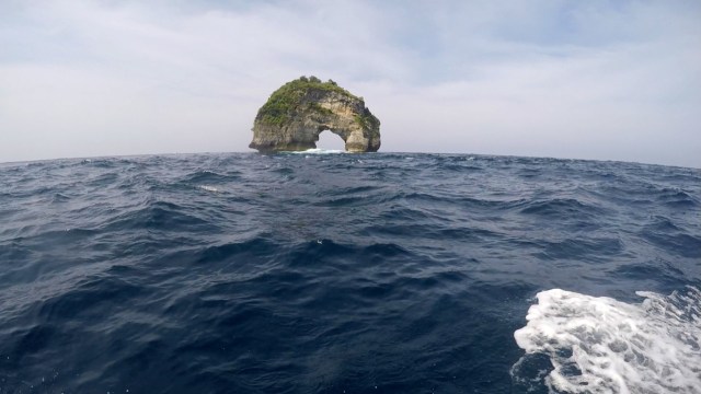 Batu Bolong, Nusa Penida. (Foto: Intan Alfitry Novian/kumparan)