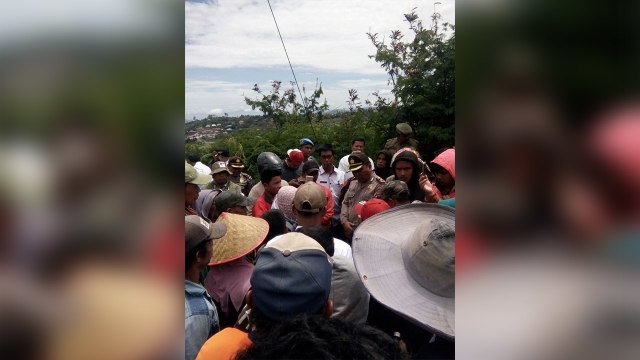 Aksi Penolakan Geothermal di Gunung Talang. (Foto: dok. LBH Padang)