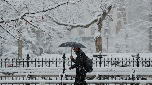 Badai Salju di New York. (Foto: REUTERS/Lucas Jackson)