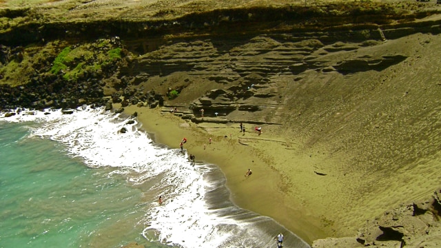 Suasana di Pantai Papakolea. (Foto: Flickr / Lily Patel)