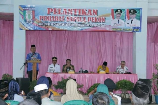 WAKIL BUPATI PRINGSEWU LANTIK PENJABAT KEPALA PEKON ADILUWIH ADILUWIH – Wakil Bupati Pringsewu DR.Hi.Fauzi, S.E., M.Kom., Akt., C.A.
