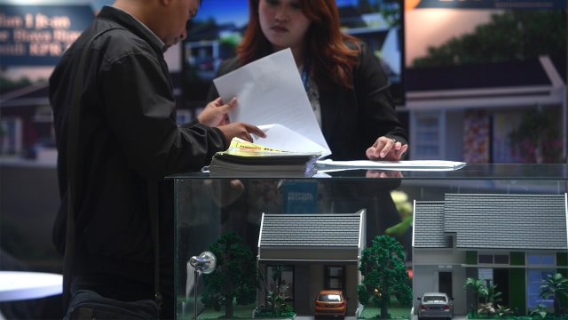 Pengunjung hadiri pameran properti (Foto: ANTARA FOTO/Sigid Kurniawan)