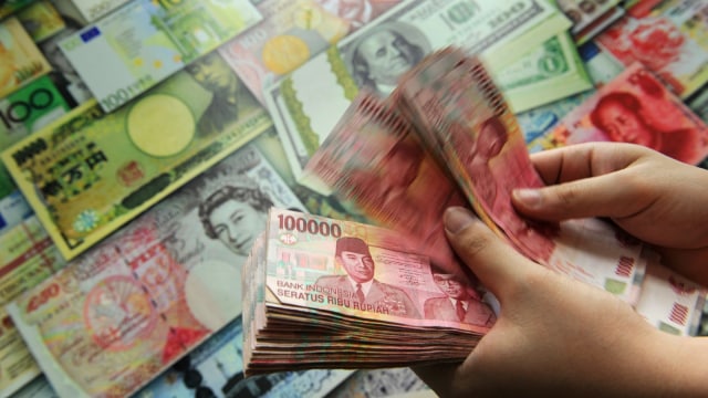 Ilustrasi mata uang. (Foto: AFP/Romeo Gacad)