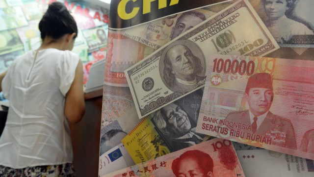 Ilustrasi mata uang. (Foto: AFP/Romeo Gacad)