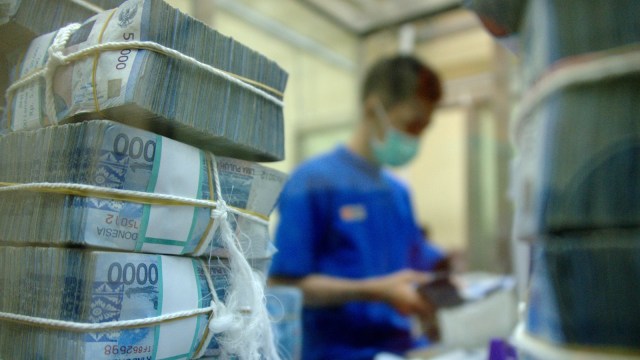 Ilustrasi umpukan uang Rupiah. (Foto: AFP/Bay Ismoyo)