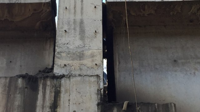 Jembatan akses Marunda renggang. (Foto: Fachrul Irwinsyah/kumparan)