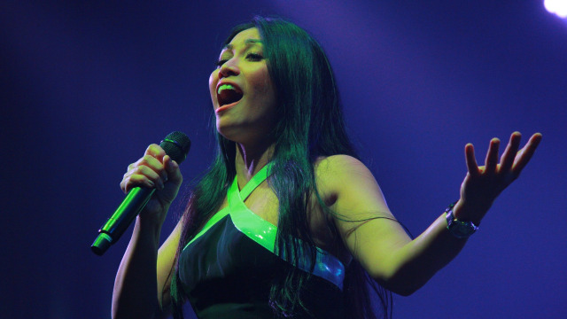 Anggun C. Sasmi di konser David Foster Surabaya. (Foto: Dok. Rajawali Indonesia Communication)