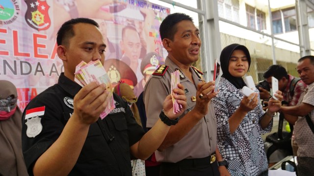 Rilis kasus prostitusi online di Banda Aceh. (Foto: Zuhri Noviandi/kumparan)