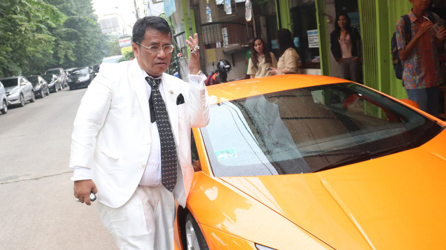 Hotman Paris di Kopi Johny dengan Lamborgini (Foto: Munady)