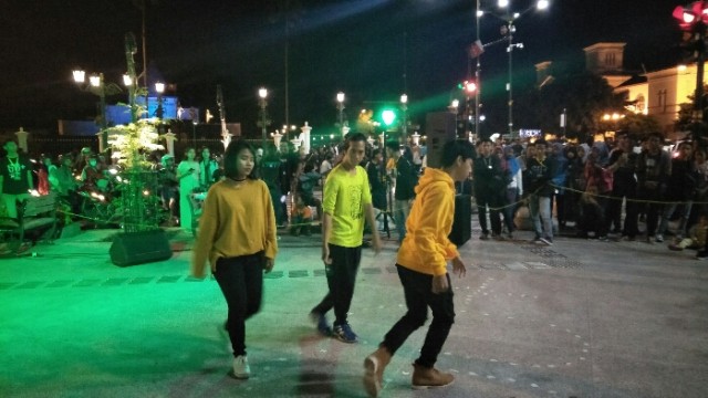 Penampilan Tari dari UKJGS UGM dan DIRA (1)