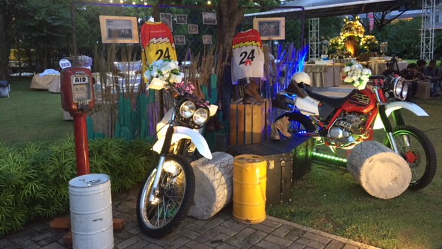 Dekorasi pernikahan Poppy Sovia. (Foto: Giovanni/kumparan)