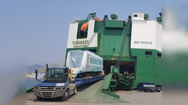 LRT Jakpro dari Korea Selatan diberangkatkan (Foto: Instagram @sheragandhi)