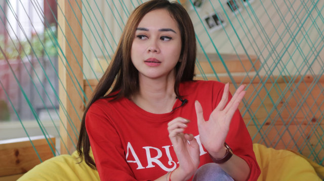 Cast Film Arini, Aura Kasih (Foto: Iqbal Firdaus/kumparan)