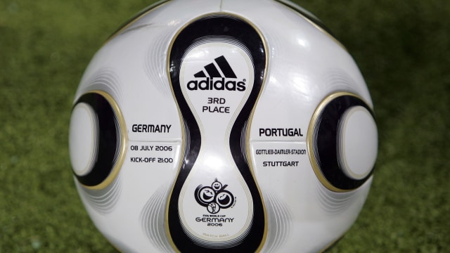 Bola Teamgeist (Foto: ROBERTO SCHMIDT / AFP)