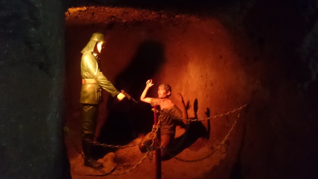 Melihat Sejarah Penjajahan di Gua Jepang Kebun Teh Kaligua Brebes