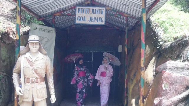 Melihat Sejarah Penjajahan di Gua Jepang Kebun Teh Kaligua Brebes (1)