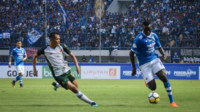 Persib vs PS Tira (Foto: Raisan Al Farisi/Antara)