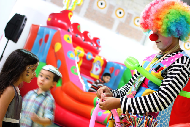 Ilustrasi Anak dan Badut Foto: Pixabay