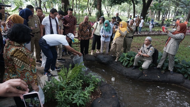 Sandiaga di peresmian Taman Monas. (Foto: Jamal Ramadhan/kumparan)