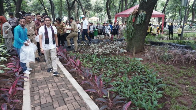 Sandiaga di peresmian Taman Monas. (Foto: Jamal Ramadhan/kumparan)