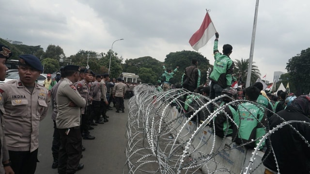 Aksi demo Ojek Online di Monas (Foto: Irfan Adi Saputra/kumparan)