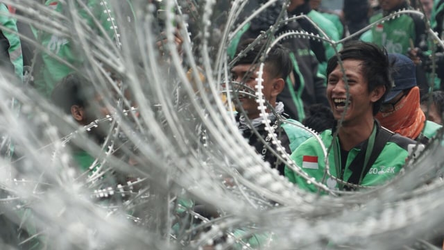 Massa aksi driver ojek online. (Foto: Jamal Ramadhan/kumparan)