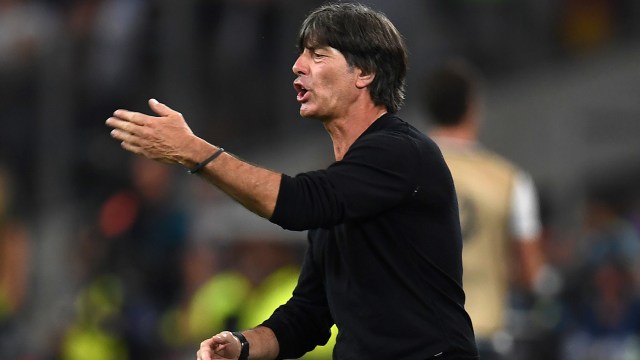 Jogi di laga vs Prancis, Piala Eropa 2016. (Foto: PATRIK STOLLARZ / AFP)