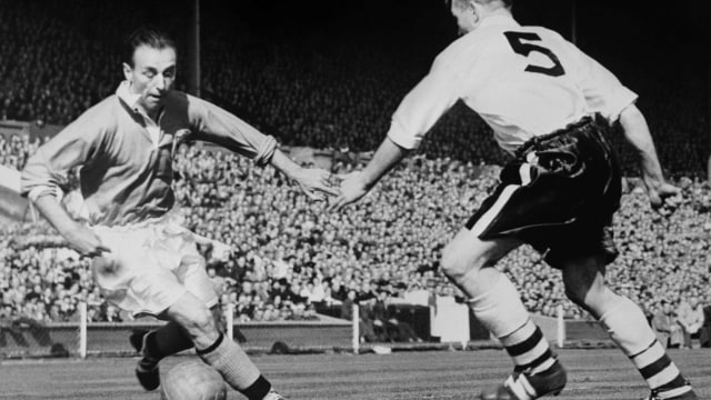 Sir Stanley Matthews (kiri). (Foto: AFP/Staff)