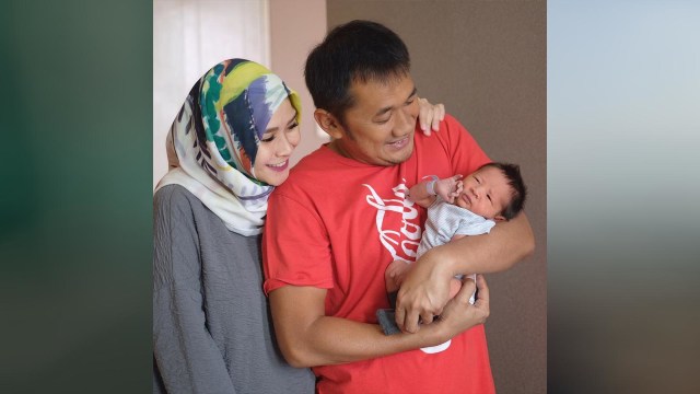 Zaskia Mecca dan Hanung Bramantyo bersama Bhre. (Foto: Instagram @zaskiadyamecca)
