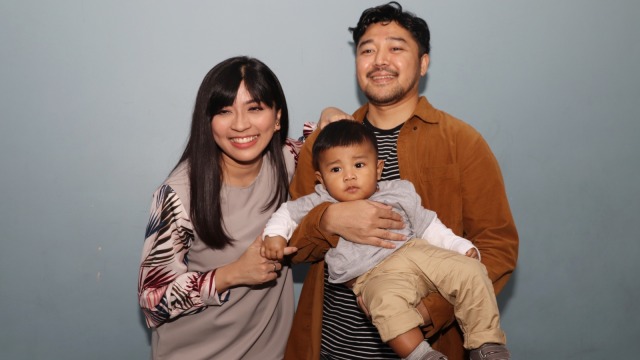 Ayu Hastari besama anak dan suami. (Foto: Munady Widjaja)