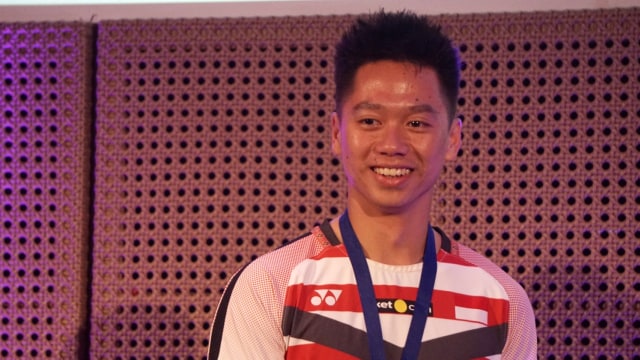 Kevin Sanjaya terima penghargaan dari Djarum (Foto: Fanny Kusumawardhani/kumparan)