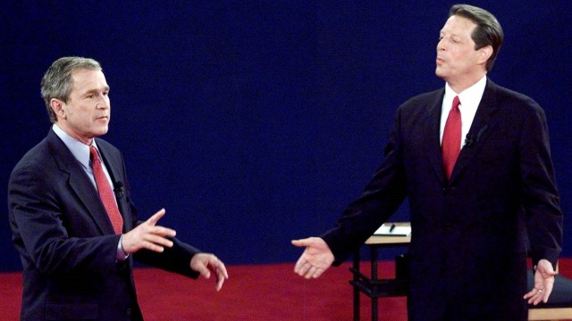 Debat George Bush dan Al Gore (Foto: JEFF MITCHELL / Reuters)