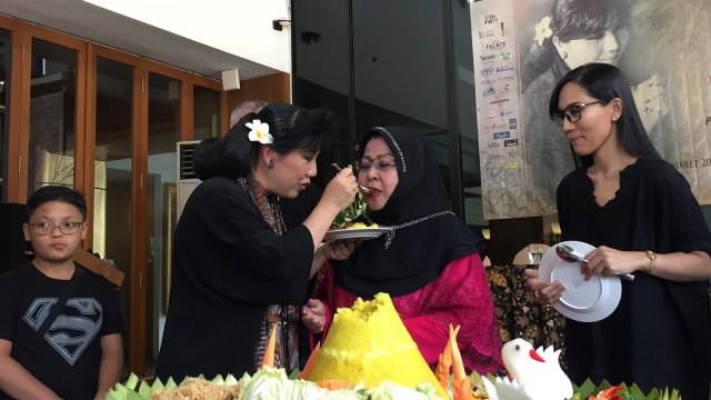 Anne Avantie dan Waldjinah. (Foto: Maria Gabrielle Putrinda/kumparan)
