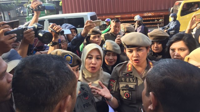 Pol PP tiba di Alexis. (Foto: Raga Imam/kumparan)