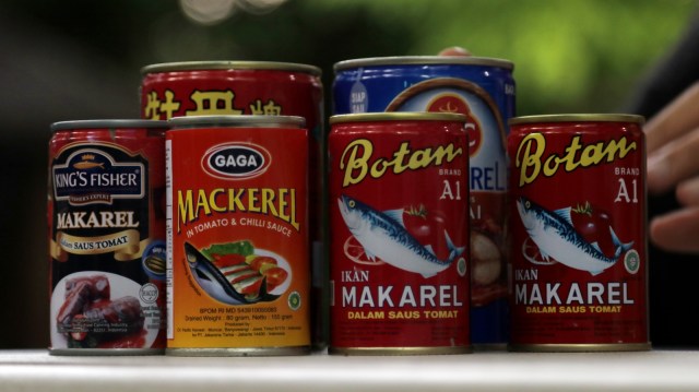 Makarel kaleng mengandung cacing parasit. (Foto: Garin Gustavian Irawan/kumparan)