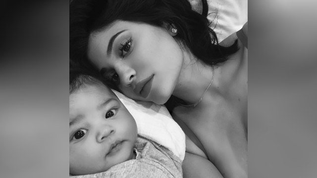 Kylie Jenner dan Stormi. (Foto: Instagram @kyliejenner)