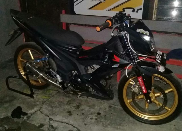 Honda Sonic bergaya racing look (Foto: dok. R59 Matic Shop)