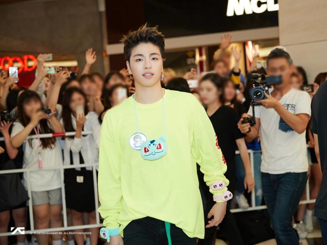 June 'iKON' (Foto: Facebook  @OfficialYGiKON)