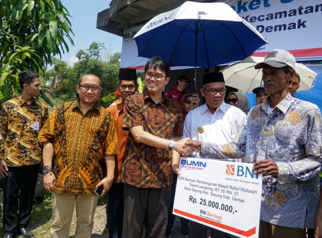 BNI Serahkan 3.000 Paket Sembako Untuk Warga di Demak